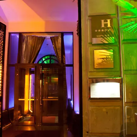 Pershing Hall Отель