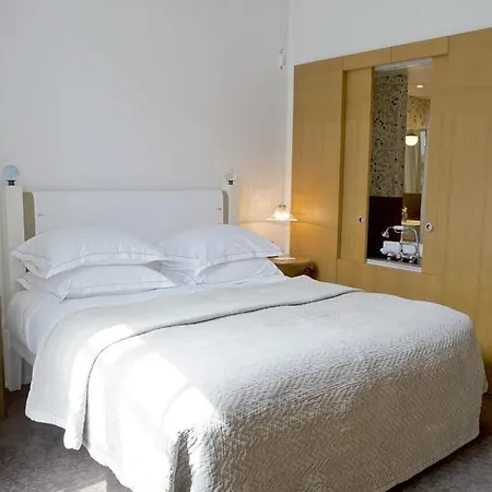 Pershing Hall Hotell 5*