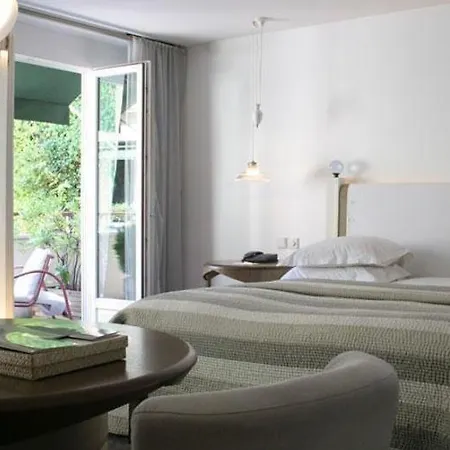 Pershing Hall Hotell