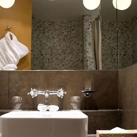 Pershing Hall Hotel