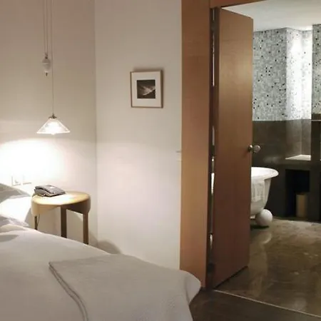 Pershing Hall 5*