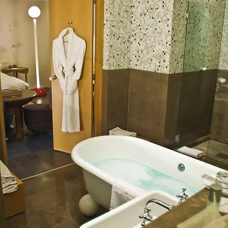 Pershing Hall מלון 5*