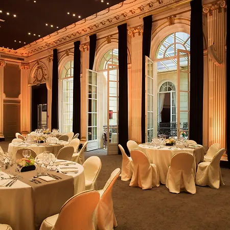Pershing Hall Hotell 5*