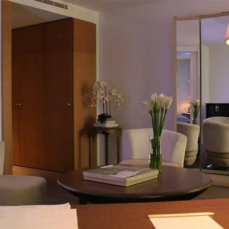 Pershing Hall Hotell 5*