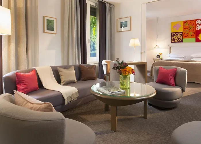 Pershing Hall Hotel