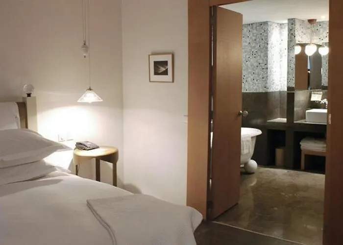 Pershing Hall 5*