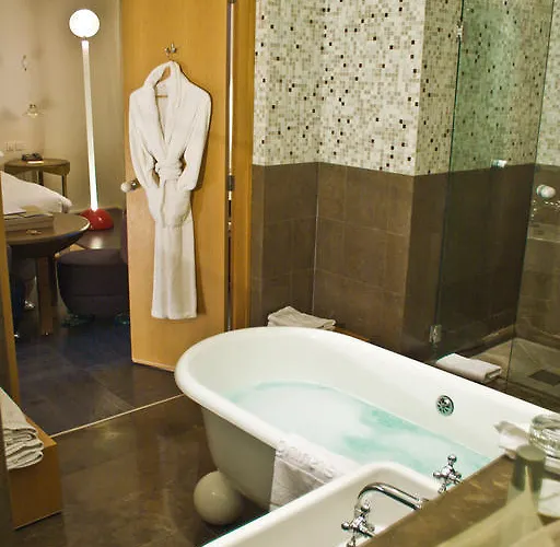 Pershing Hall Szálloda 5*