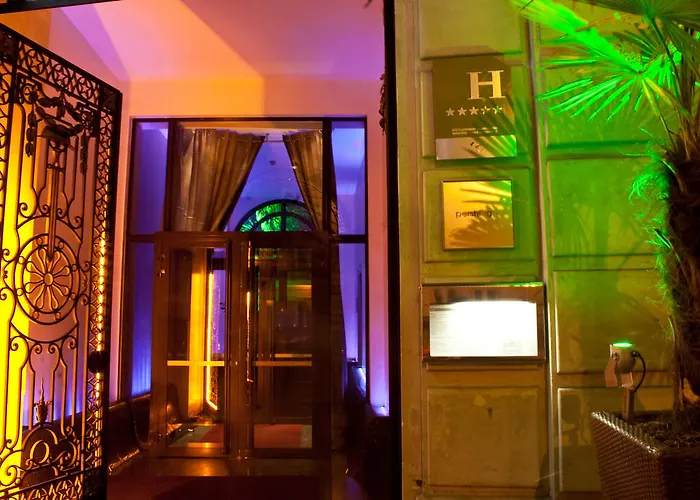 Pershing Hall Hotel