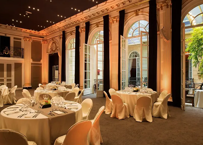 Pershing Hall Szálloda 5*