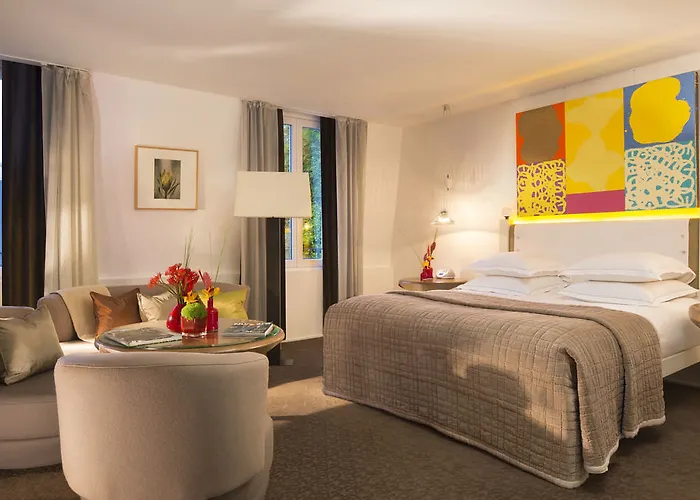 Pershing Hall 5*