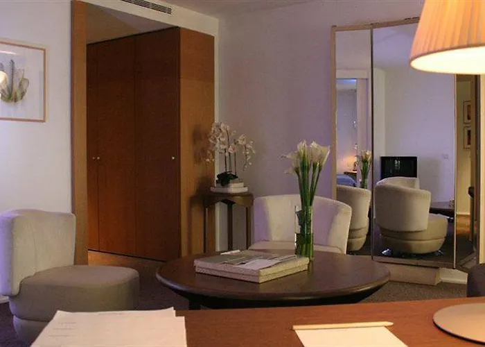 Pershing Hall Отель 5*